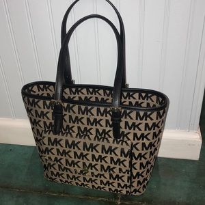 *BRAND NEW* authentic Michael Kors handbag